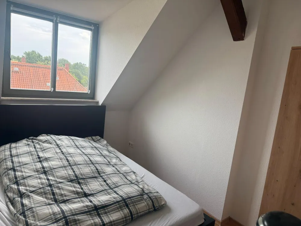 Attraktive 2-Zimmer-Dachgeschosswohnung mit Tageslichtbad