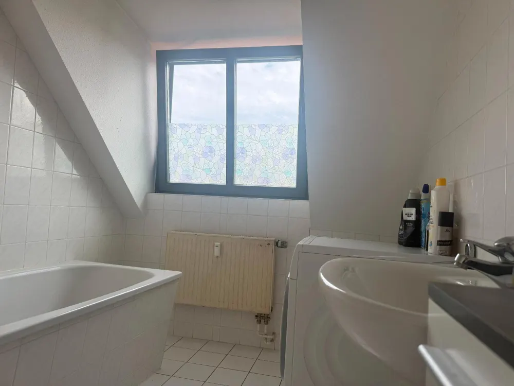 Attraktive 2-Zimmer-Dachgeschosswohnung mit Tageslichtbad