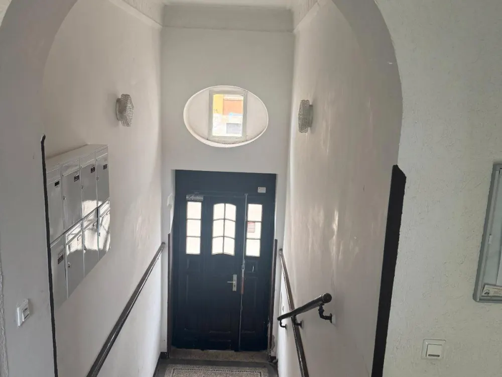 Attraktive 2-Zimmer-Dachgeschosswohnung mit Tageslichtbad