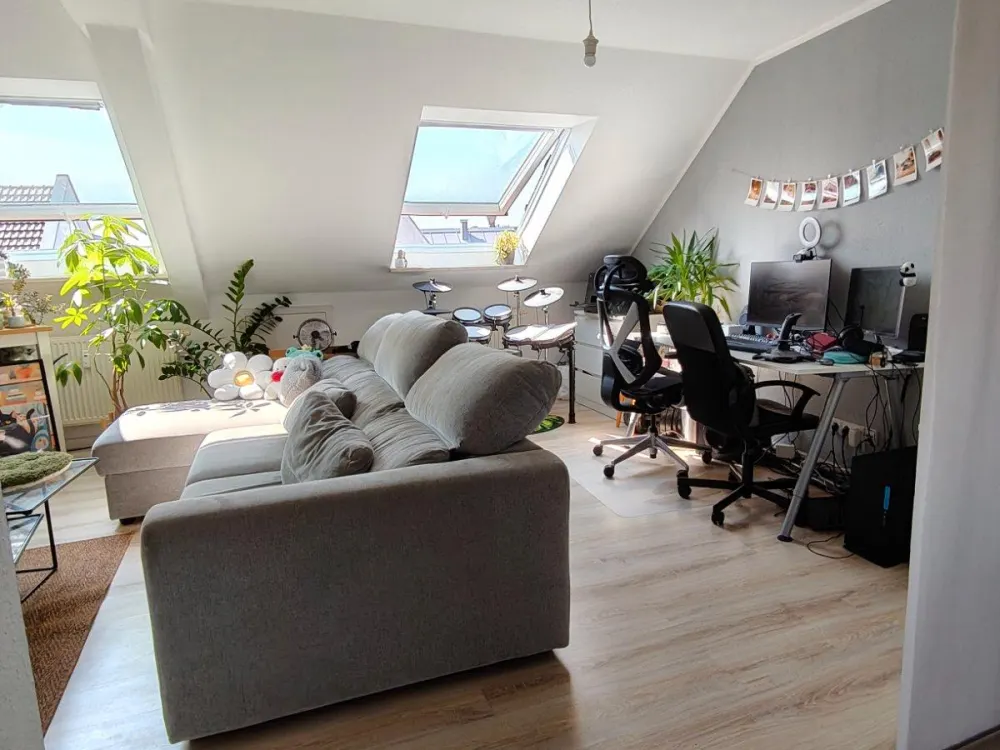 Helle 2,5-Zimmer-DG-Wohnung in Stuttgart-Vaihingen