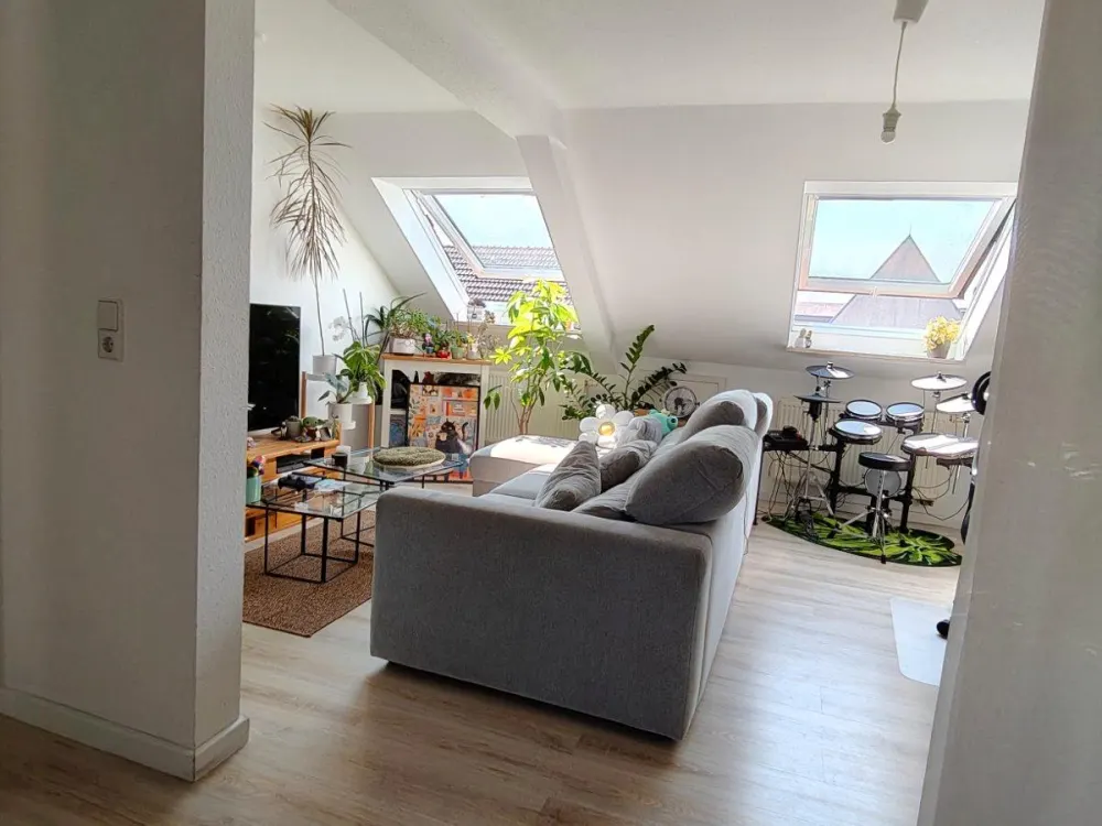 Helle 2,5-Zimmer-DG-Wohnung in Stuttgart-Vaihingen