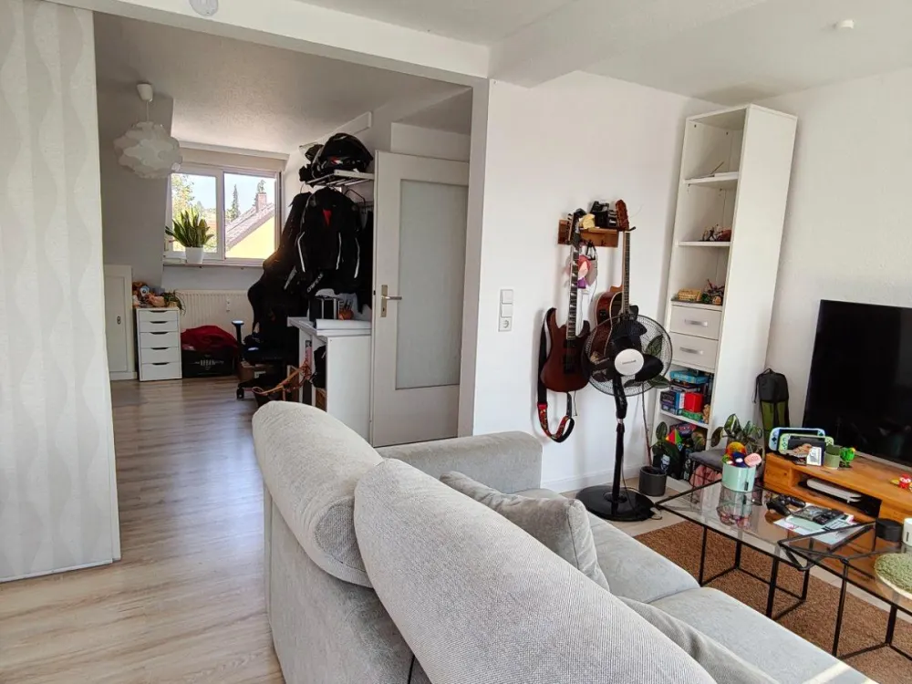 Helle 2,5-Zimmer-DG-Wohnung in Stuttgart-Vaihingen