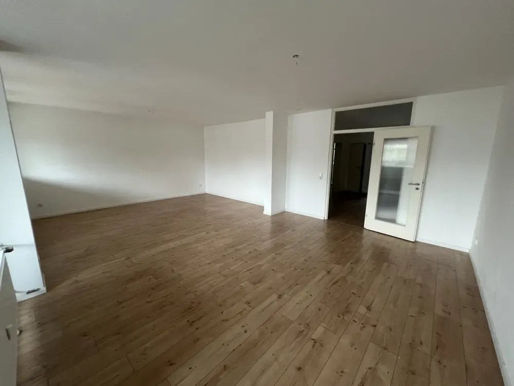 Spacious 4-Room Maisonette Apartment with FOUR Balconies in the Heart of Brühl