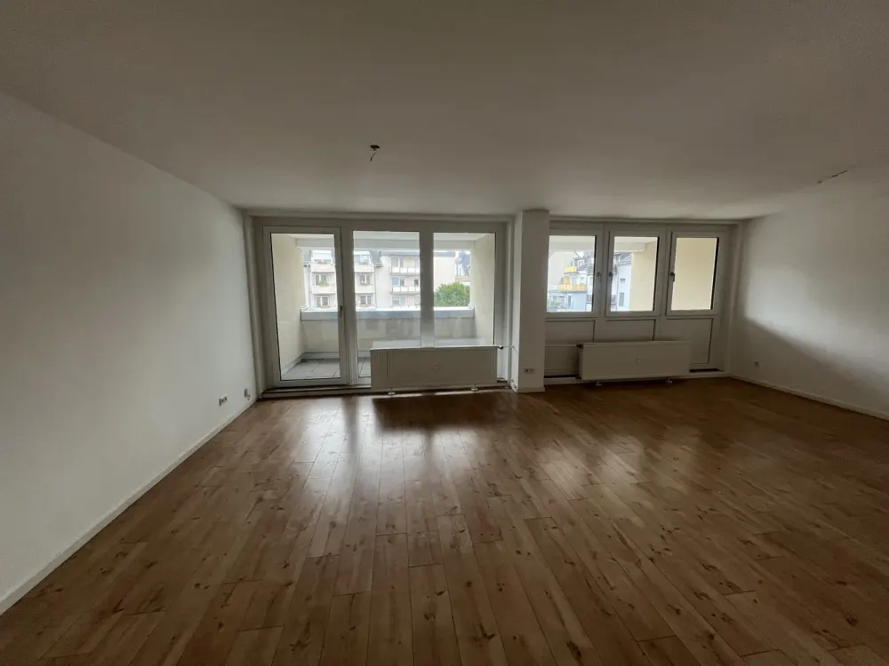 Spacious 4-Room Maisonette Apartment with FOUR Balconies in the Heart of Brühl