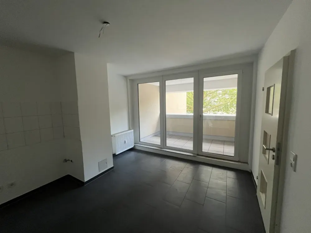 Spacious 4-Room Maisonette Apartment with FOUR Balconies in the Heart of Brühl