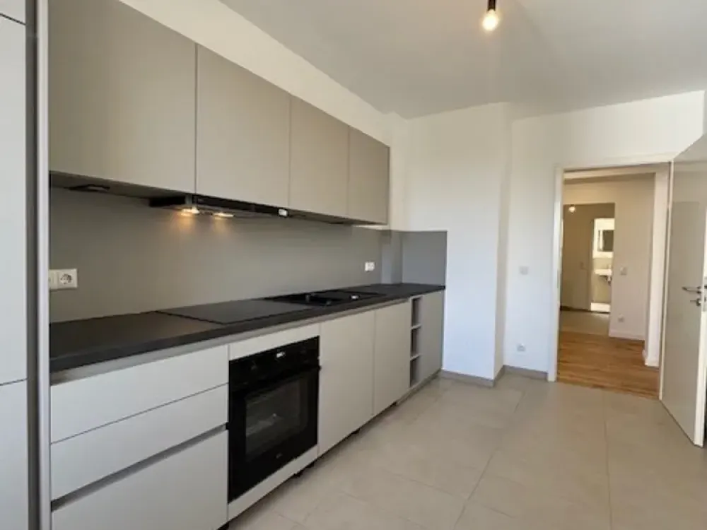 Schöne Wohnung mit Tageslichtbad und Einbauküche