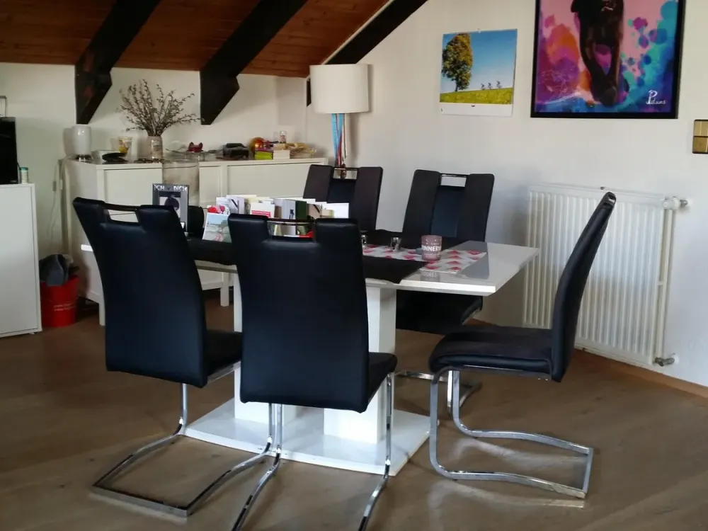 Quiet 2-Room Apartment with High-Quality Features and Garden Share