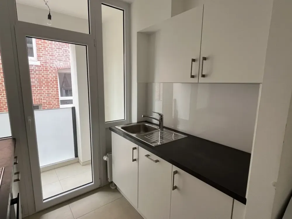 *Sofort--Balkon--EBK--U Bahn--Parkett--sep. WC*