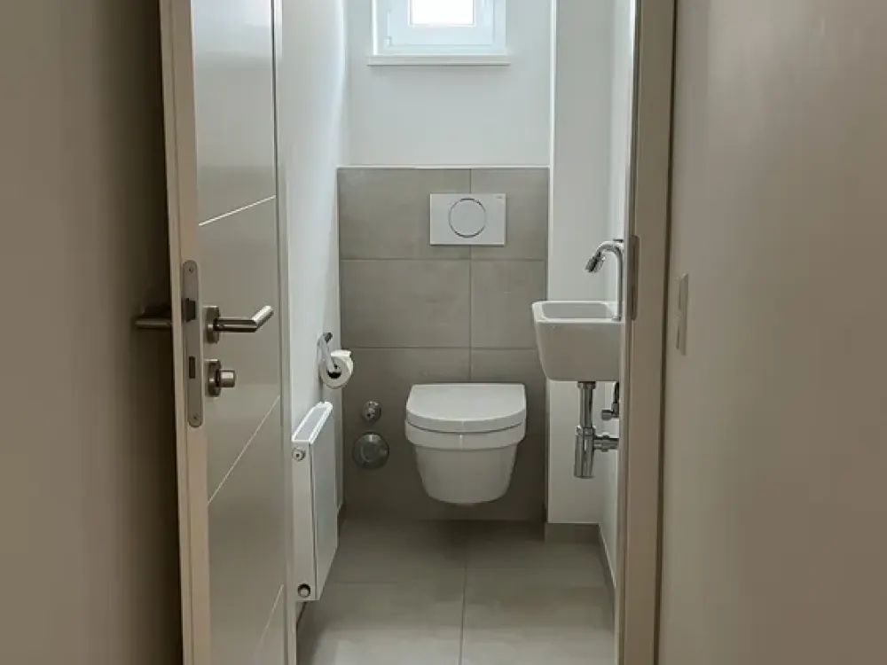 *Sofort--Balkon--EBK--U Bahn--Parkett--sep. WC*