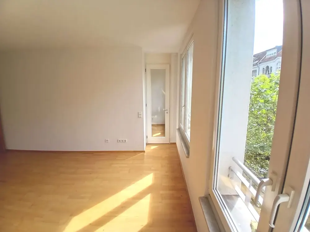 Urbanes Wohnen mit Flair, Helle Wohnung mit Balkon im Herzen der Stadt