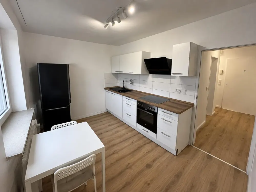 Ruhige, renovierte 1 ZKB-Wohnung mit Balkon & EBK