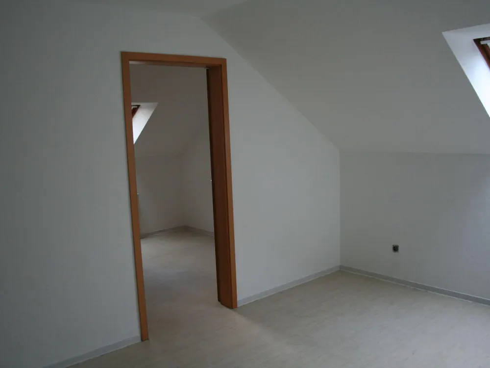 Dachgeschosswohnung mit 75,65 m² Wohnfläche und 3 Zimmern in Lohfelden, Poststraße