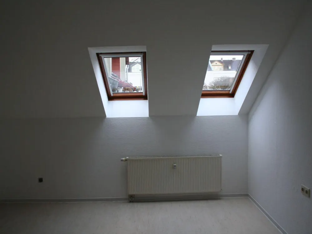 Dachgeschosswohnung mit 75,65 m² Wohnfläche und 3 Zimmern in Lohfelden, Poststraße