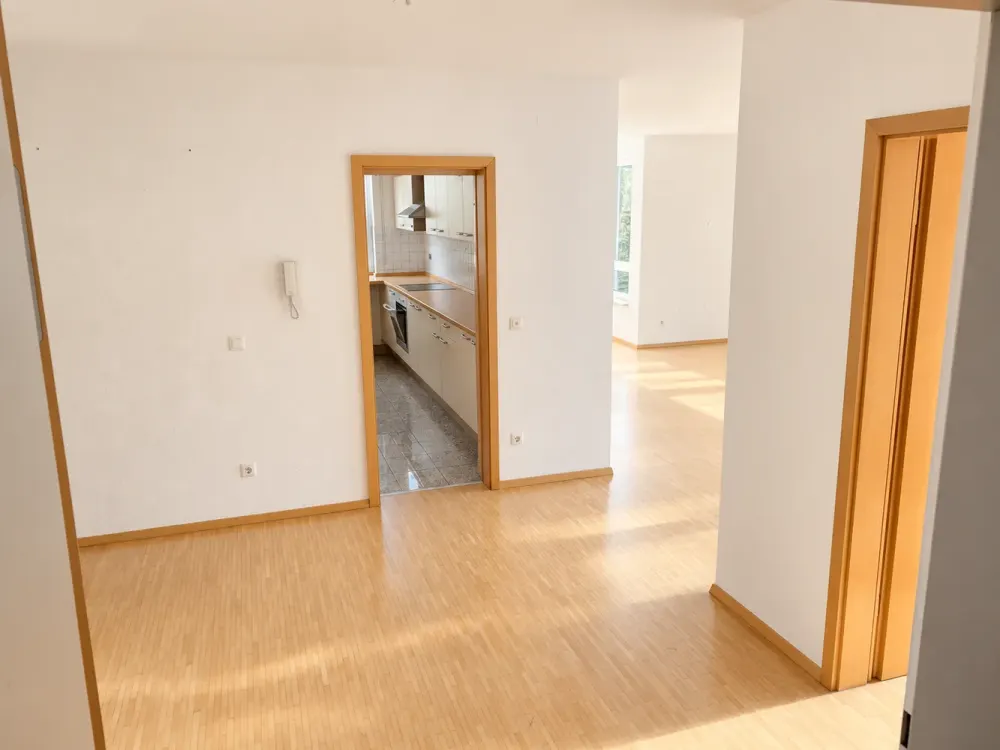 Lichtdurchflutete 3 Zimmer Wohnung