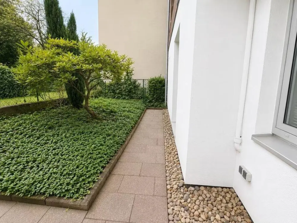 Moderne zentral 2-Zimmer-Wohnung mit eigener Terrasse / Garten