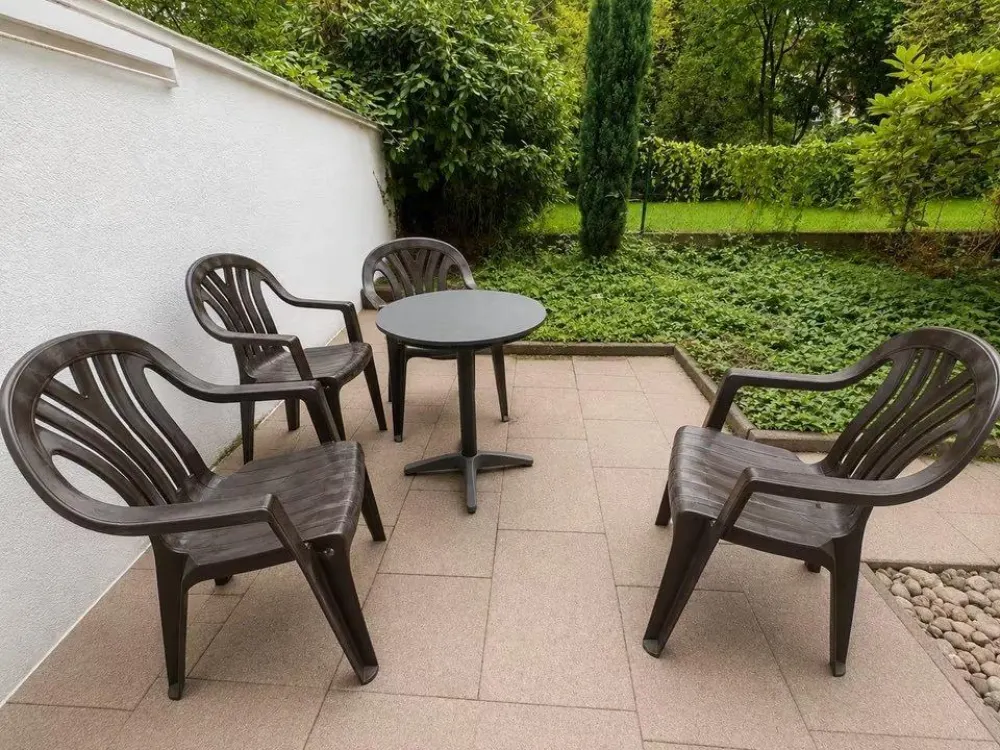 Moderne zentral 2-Zimmer-Wohnung mit eigener Terrasse / Garten