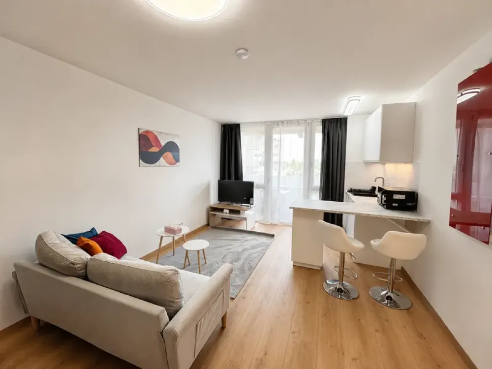 Helles, vollmöbliertes 1‑Zimmer‑Apartment im ikonischen Pharao-Haus in München‑Bogenhausen