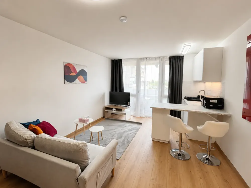 Helles, vollmöbliertes 1‑Zimmer‑Apartment im ikonischen Pharao-Haus in München‑Bogenhausen