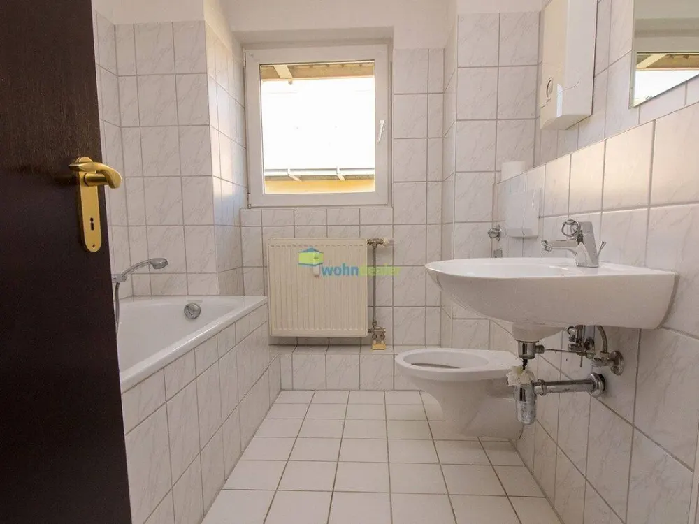 Burghausen: Tolle 1 Zimmer Wohnung in ruhiger Lage mit Balkon, Tageslichtbad! - ab 01.11.2026