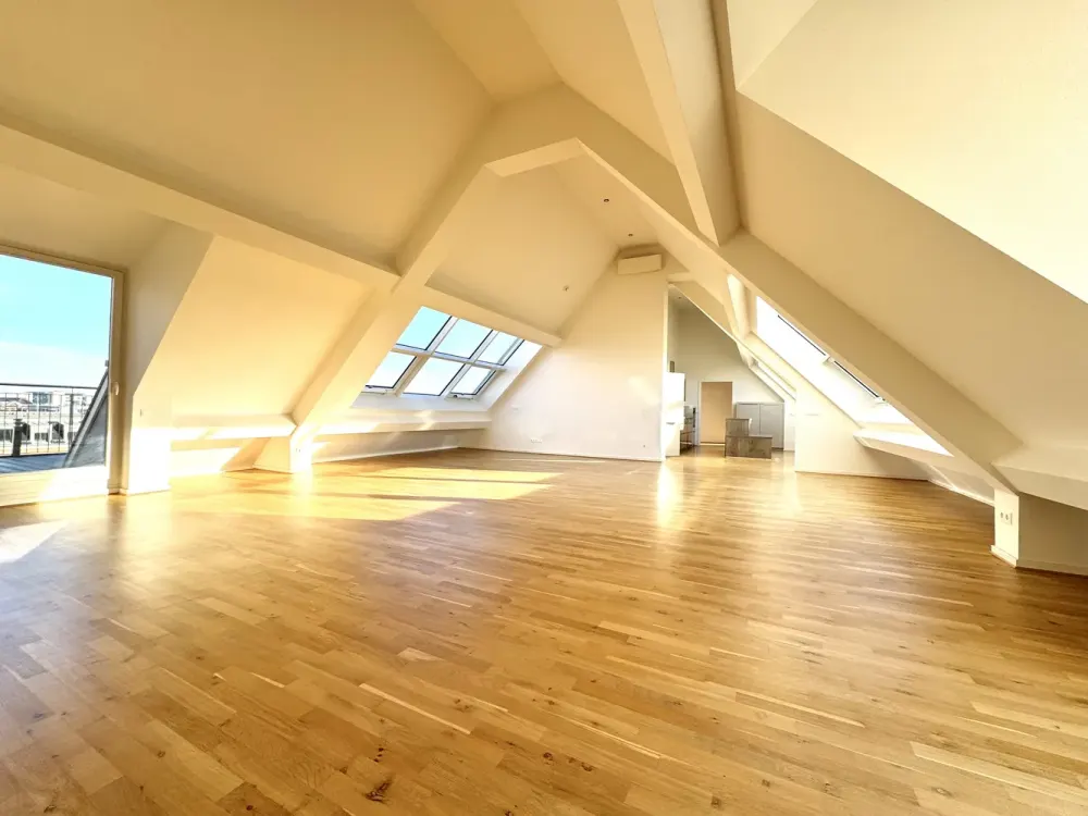Einzigartige 2,5-Zimmer-Penthousewohnung im Dachgeschoss mit hochwertiger Einbauküche und zwei große