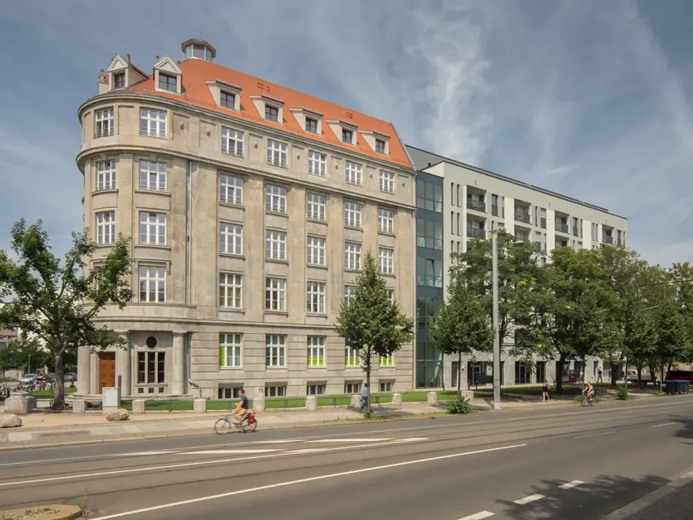 Einzigartige 2,5-Zimmer-Penthousewohnung im Dachgeschoss mit hochwertiger Einbauküche und zwei große