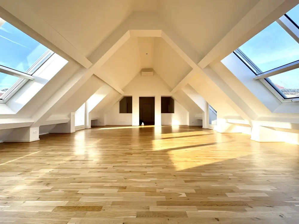 Einzigartige 2,5-Zimmer-Penthousewohnung im Dachgeschoss mit hochwertiger Einbauküche und zwei große