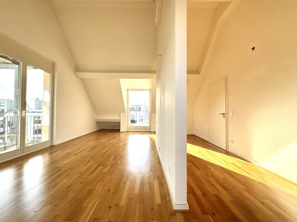 Einzigartige 2,5-Zimmer-Penthousewohnung im Dachgeschoss mit hochwertiger Einbauküche und zwei große