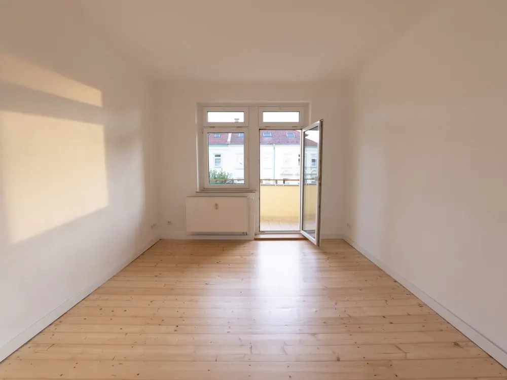 Charming 2-Room Apartment with Loggia & Spacious Kitchen-Living Area, First Occupancy After Renovation