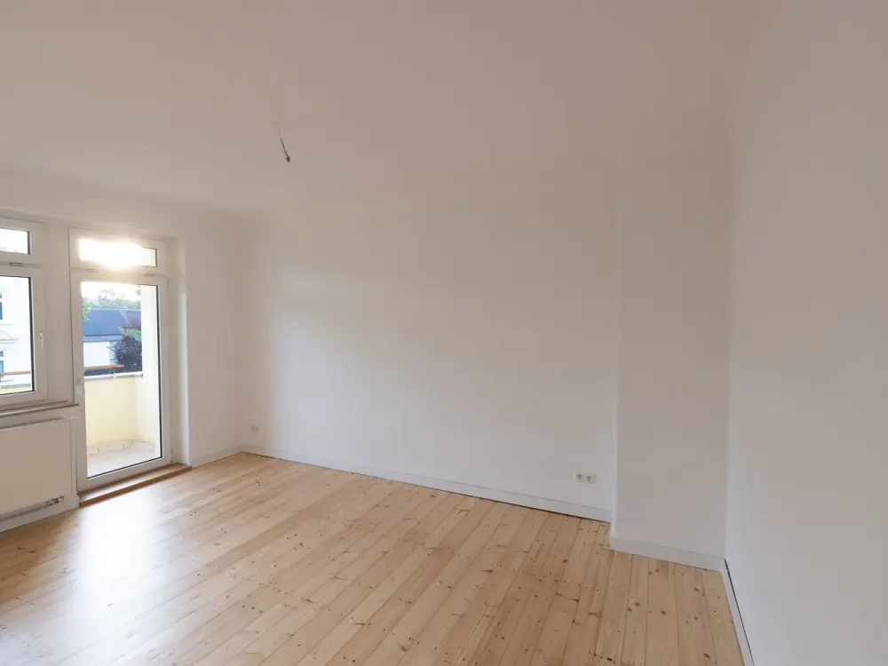 Charming 2-Room Apartment with Loggia & Spacious Kitchen-Living Area, First Occupancy After Renovation