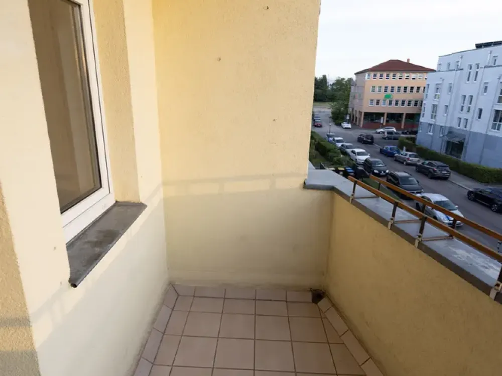 Charming 2-Room Apartment with Loggia & Spacious Kitchen-Living Area, First Occupancy After Renovation
