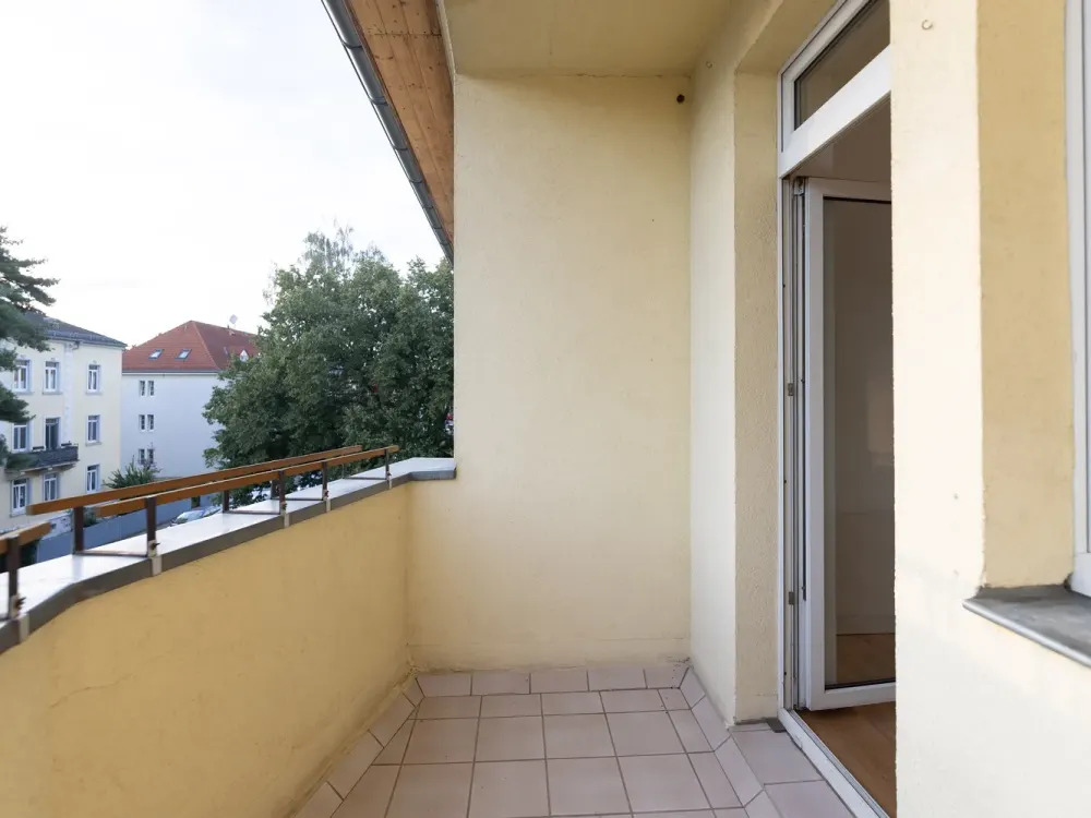 Charming 2-Room Apartment with Loggia & Spacious Kitchen-Living Area, First Occupancy After Renovation