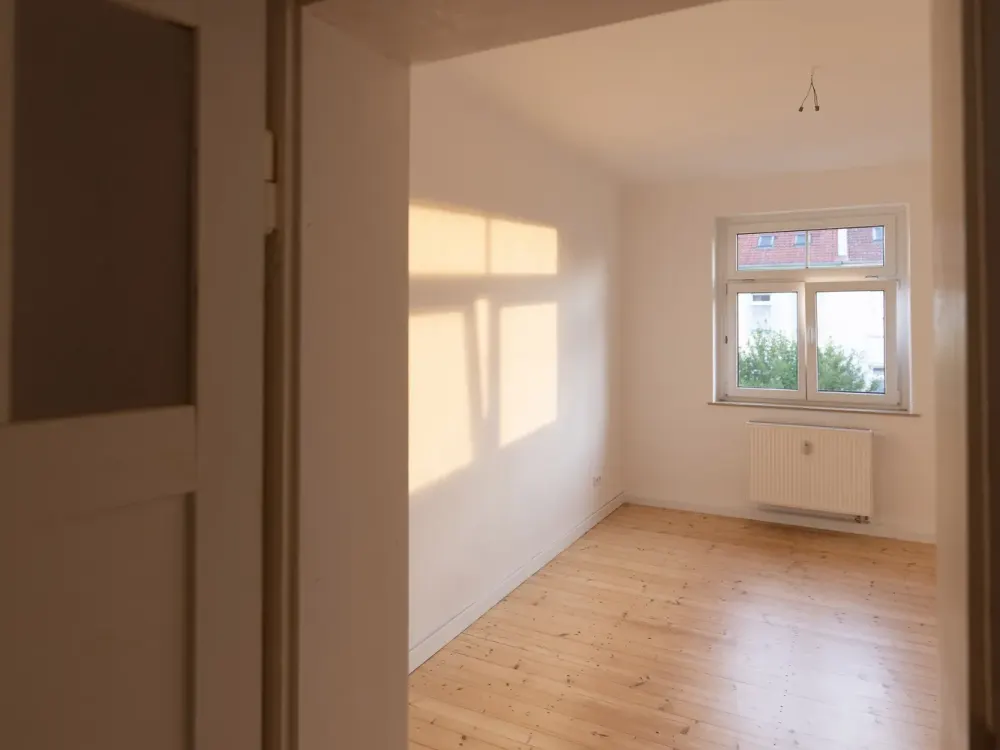 Charming 2-Room Apartment with Loggia & Spacious Kitchen-Living Area, First Occupancy After Renovation
