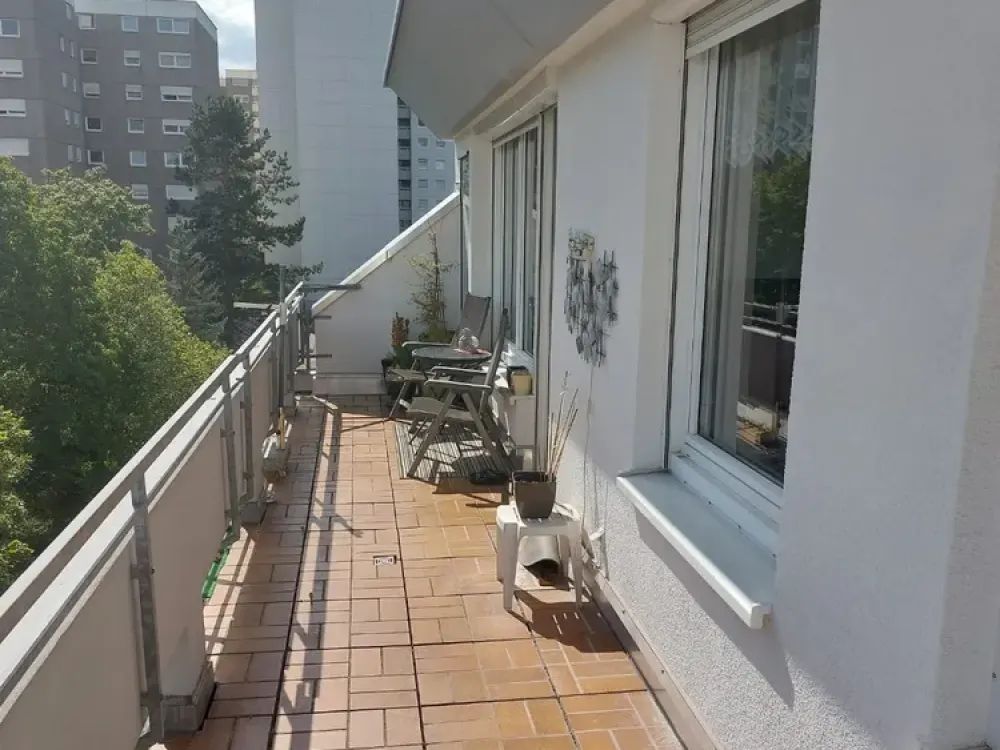 Bright 3-Room Apartment with Large South-Facing Terrace