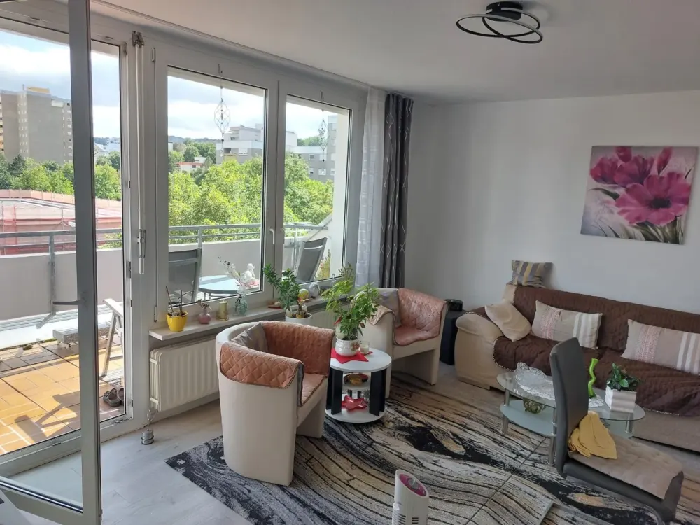 Bright 3-Room Apartment with Large South-Facing Terrace