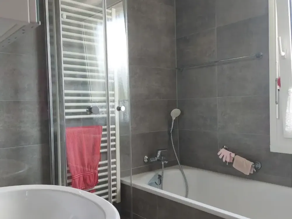 Bright 3-Room Apartment with Large South-Facing Terrace