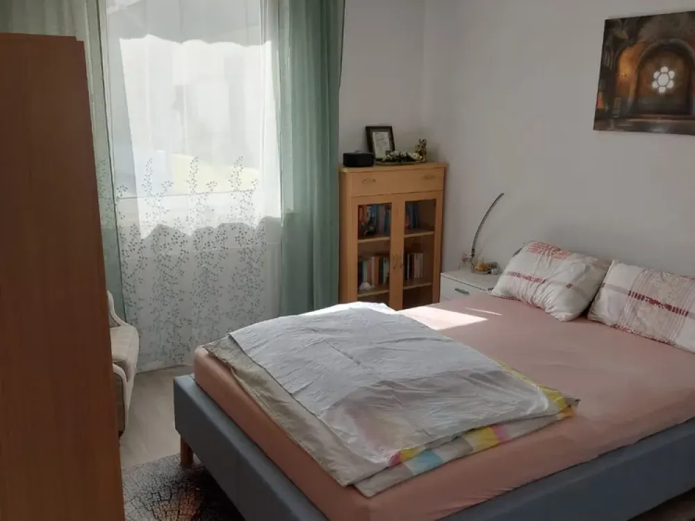 Bright 3-Room Apartment with Large South-Facing Terrace