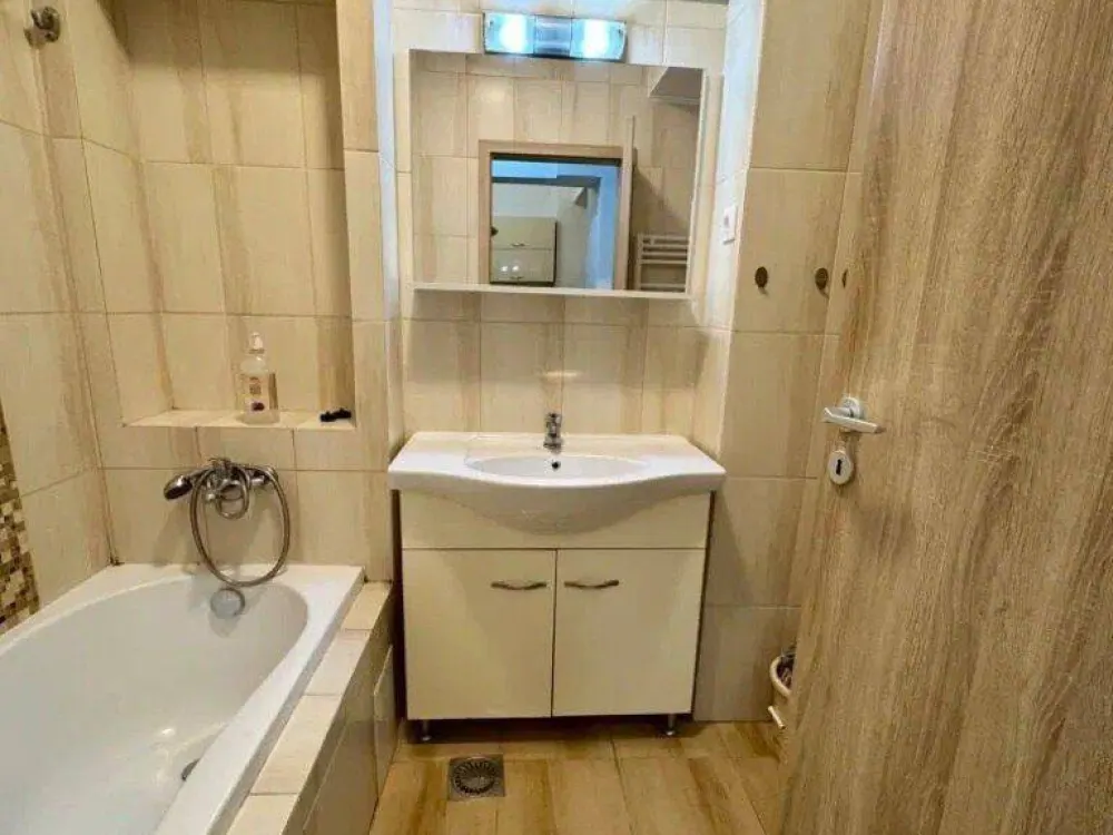 Möblierte 2-Zimmer-Wohnung (49 m²) im 1. OG, Parkallee 7, Harvestehude, 6-stöckiges Haus, 1.200 €