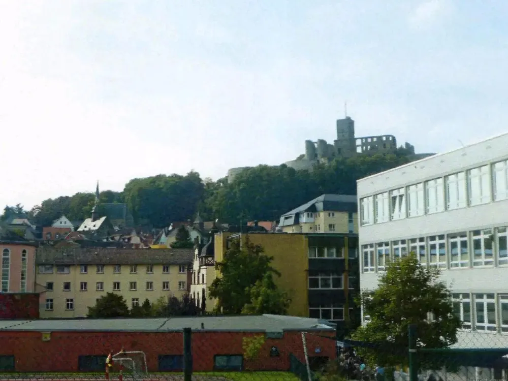 Helle 2 Zimmerwohnung mit Burgblick