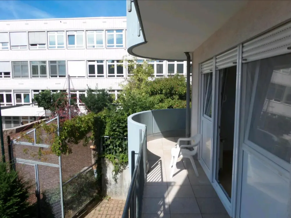 Helle 2 Zimmerwohnung mit Burgblick