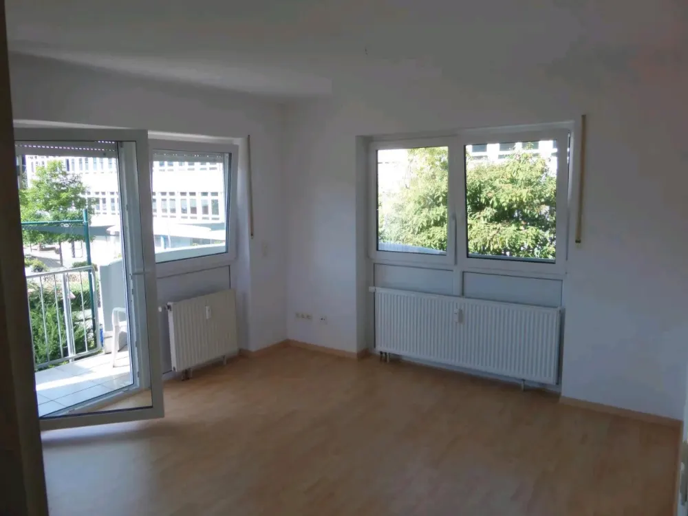 Helle 2 Zimmerwohnung mit Burgblick
