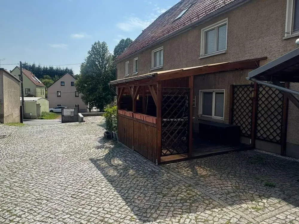 Familienfreundliche 4-Zimmer-Wohnung mit Kamin und Garage