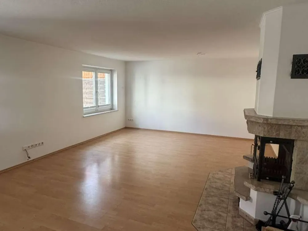 Familienfreundliche 4-Zimmer-Wohnung mit Kamin und Garage
