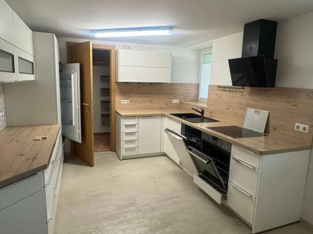 Familienfreundliche 4-Zimmer-Wohnung mit Kamin und Garage