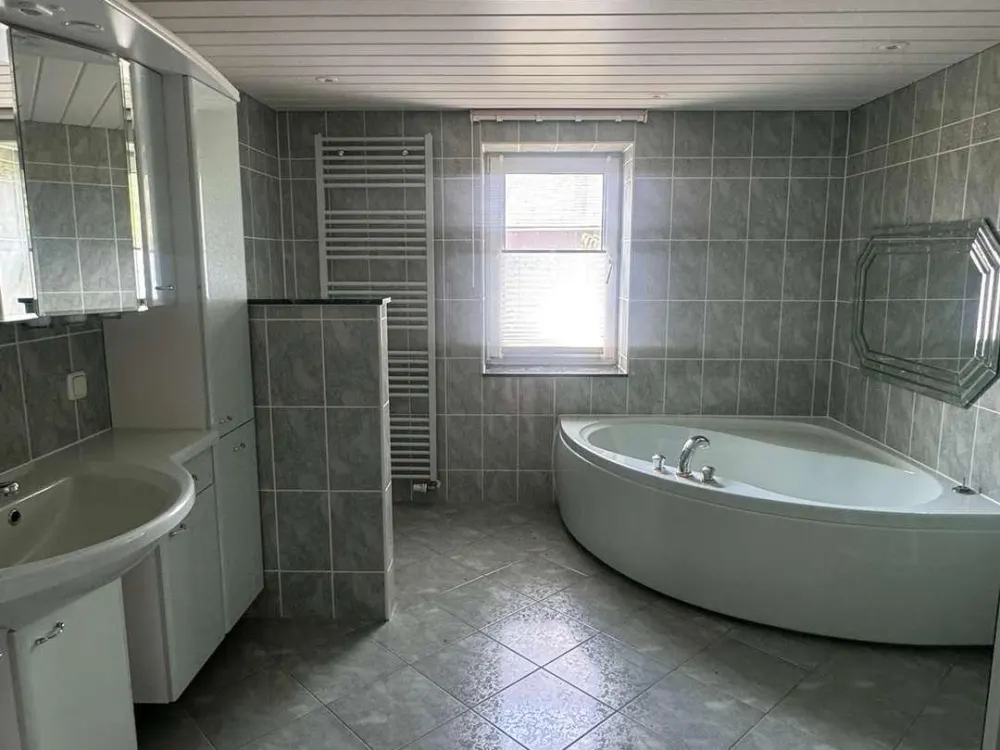 Familienfreundliche 4-Zimmer-Wohnung mit Kamin und Garage