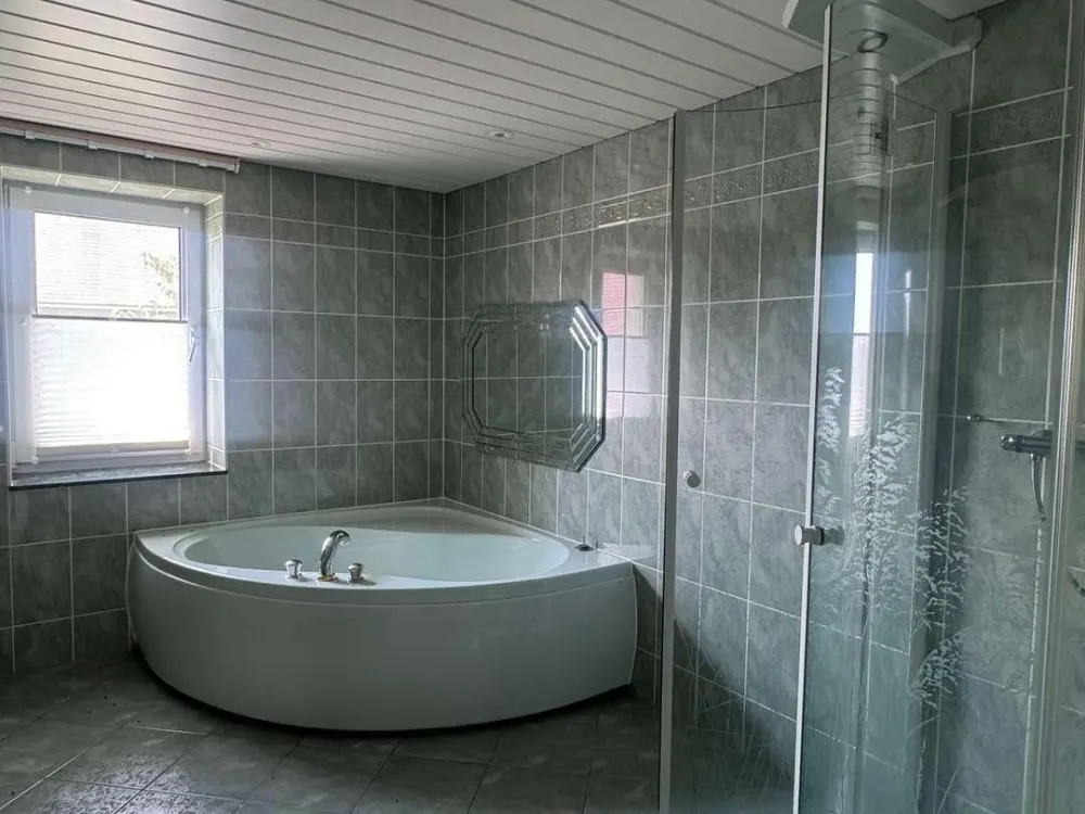 Familienfreundliche 4-Zimmer-Wohnung mit Kamin und Garage