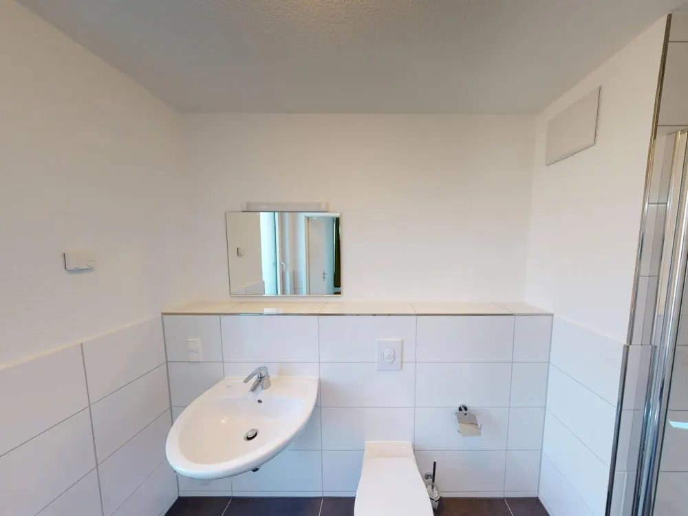 ** Modernes und vollmöbliertes 1-Zimmer-Apartment mit EINBAUKÜCHE, eigenem BALKON und gemeinschaftlicher DACHTERRASSE **
