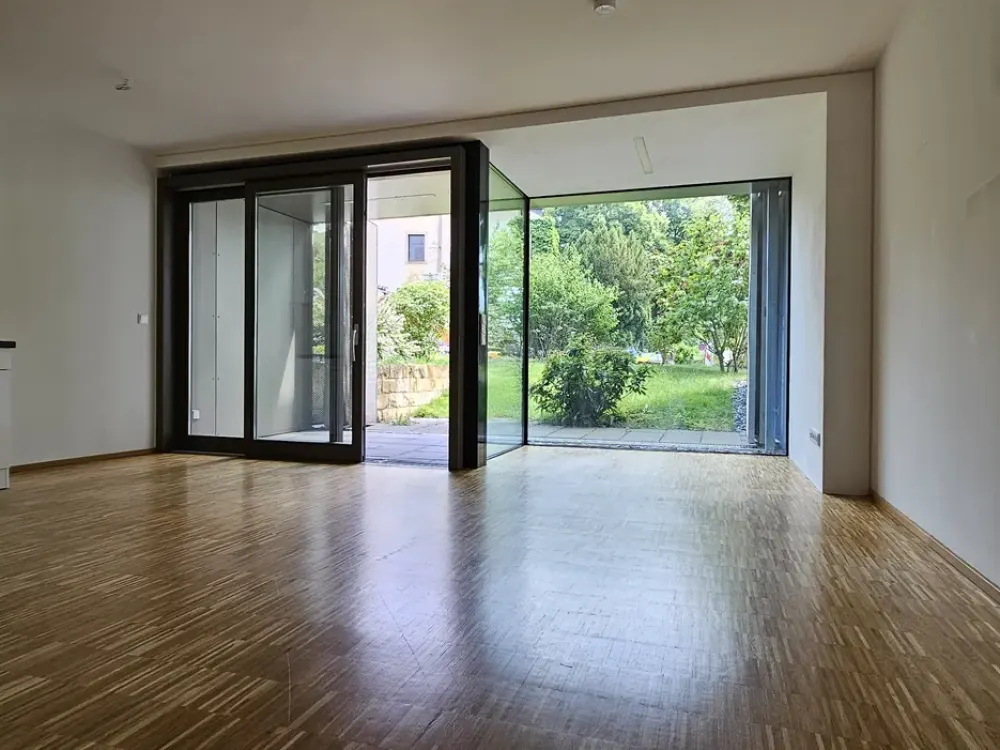 Living in the modern listed building, 1.5-room apartment with terrace and cellar!