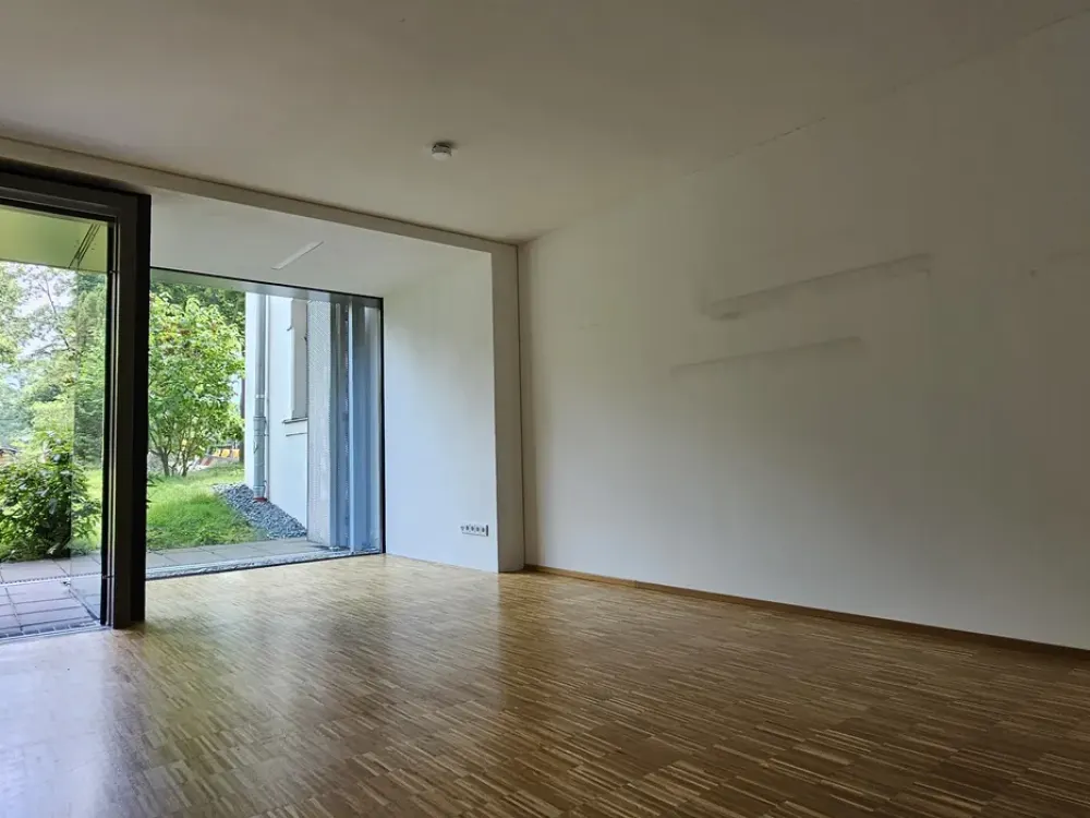 Living in the modern listed building, 1.5-room apartment with terrace and cellar!