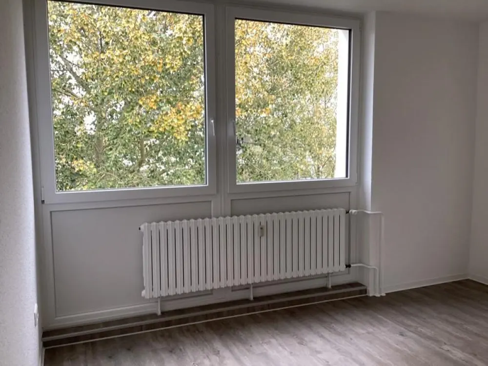 Bald verfügbar. renovierte 3,5 Zimmer mit großem Balkon im 2. OG