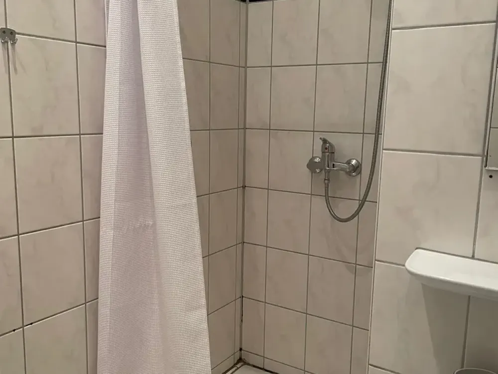 Stilvolle, voll möblierte Wohnung mit Balkon, Bezugsfertig ab sofort